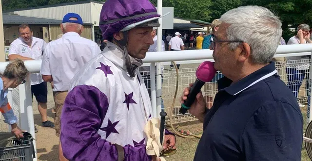 photo  wilfried jehanne, vainqueur de la cinquième course, interviewé par eric cohen.  &copy;  le maine libre 