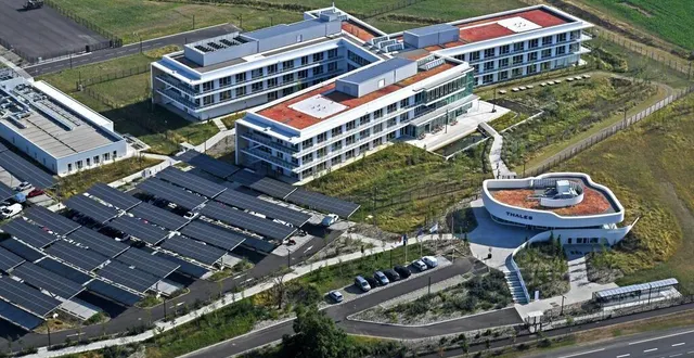 photo  cholet, vendredi 20 juin 2025. le centre de recherche et de développement n’est que le premier étage de la fusée.  &copy;  co - étienne lizambard 