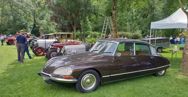 photo  toujours de nombreux véhicules de collection à découvrir et admirer lors de cet évènement.   &copy;  les amis de saint-léonard 