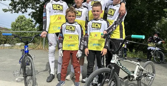 photo  tom gerbe et thibault boucher (au premier plan), alexandre renard, nathan gitton, maxime renard et maxime boucher ont obtenu leur qualification pour le trophée de france.  &copy;  co - jérôme jarnoux 