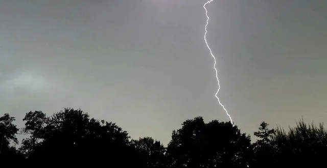 photo  l’orage tombé à rouessé-vassé a fait des dégâts notamment sur une maison.  &copy;  archives le courrier de l’ouest 
