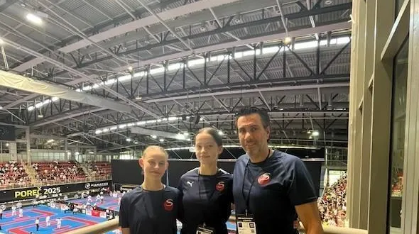 photo  louane moscou, hermione kerneur et dimitri deniau, de gauche à droite.  &copy;  photo samouraï 2000 