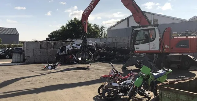 photo  la ville d’angers a détruit ce jeudi 26 juin les véhicules saisis lors de rodéos urbains.  &copy;  ouest-france 