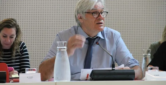 photo  stéphane le foll, maire du mans (ps), en préambule du vote du conseil administratif de 2024.  &copy;  ouest-france 