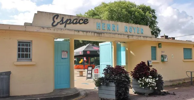 photo  l’espace henri-royer, rue michel-vielle, pourrait être à l’avenir géré par un acteur privé.  &copy;  archives ouest-france 