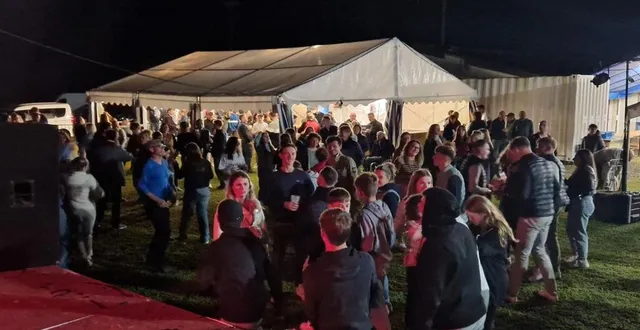 photo  la soirée festifoot organisée par la vigilante football de mayet attire un nombreux public au stade du pré vert.  &copy;  archives le maine libre 