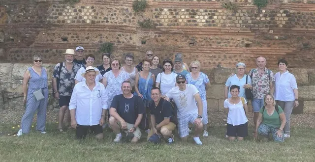 photo  les adhérents de l’association yoga nidra se sont rendus dans le vieux-mans pour participer à un jeu de piste.  &copy;  ouest-france 