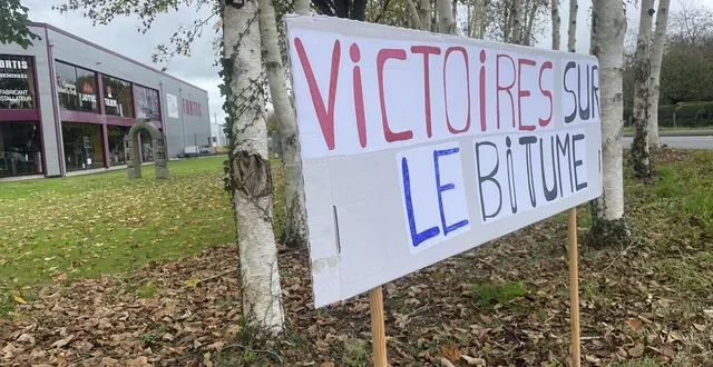 photo  en octobre 2024, le collectif avait manifesté pour se féliciter de l’annulation du projet d’autoroute a69 et réitérer son opposition à la 2x2 voies entre briouze et sevrai.  &copy;  ouest-france 