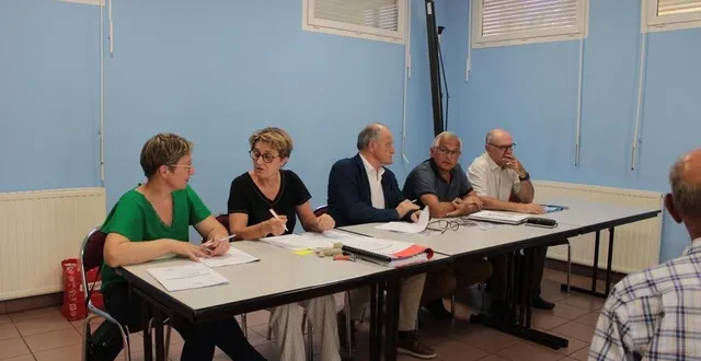 photo  les administrateurs de l’association d’insertion pays d'auge pays d’argentan, lors de l’assemblée générale du 24 juin à trun.  &copy;  ouest-france 
