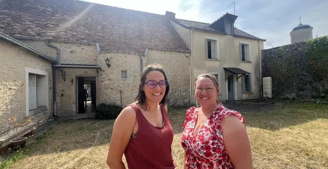 photo  mélanie duveau et mélanie porteboeuf dans la cour de la future « maison partagée ».  &copy;  ouest-france 