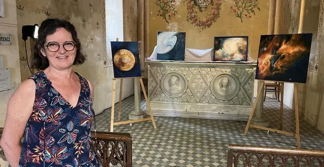 photo  véronique pireau, vendredi 27 juin, lors de l’installation de sa première exposition solo, dans la chapelle de cheffes.  &copy;  co. 