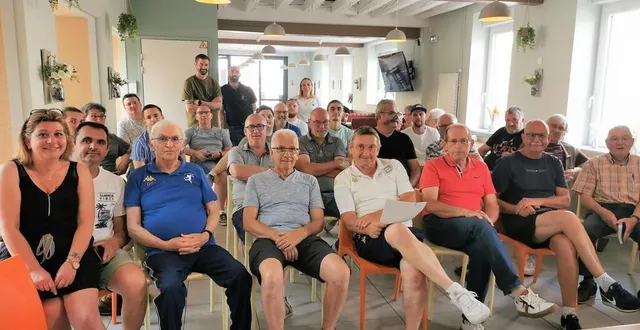 photo  l’esm a déplacé son assemblée générale à saint-biez-en-belin, dans la salle d’un commerce partenaire du club.  &copy;  le maine libre 