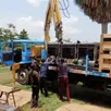 photo le déchargement du matériel issu du lycée saint-aubin-de -la-salle à l’enset de lokossa au bénin.