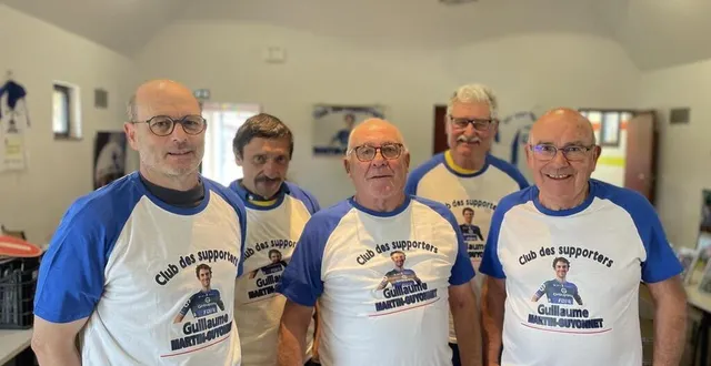 photo  emmanuel le secq, maire de sainte-honorine-la-chardonne, michel boudin, membre du club de supporters, guy métairie vice-président du club de supporters de guillaume martin-guyonnet, pascal laroche et bernard guibout du club de supporters.  &copy;  ouest-france 