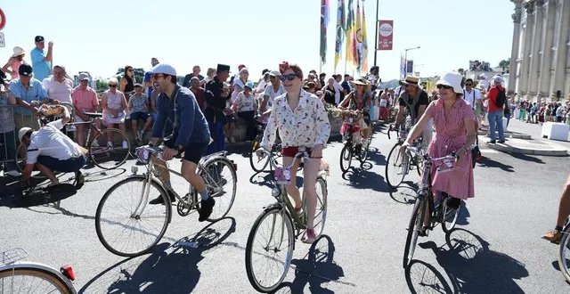 photo  saumur, samedi 28 juin 2025. anjou vélo vintage est l’une des manifestations rétro les plus courues de france.  &copy;  josselin clair 