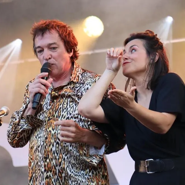 photo cali a aussi joué avec la chansigneuse.  ©  ouest-france