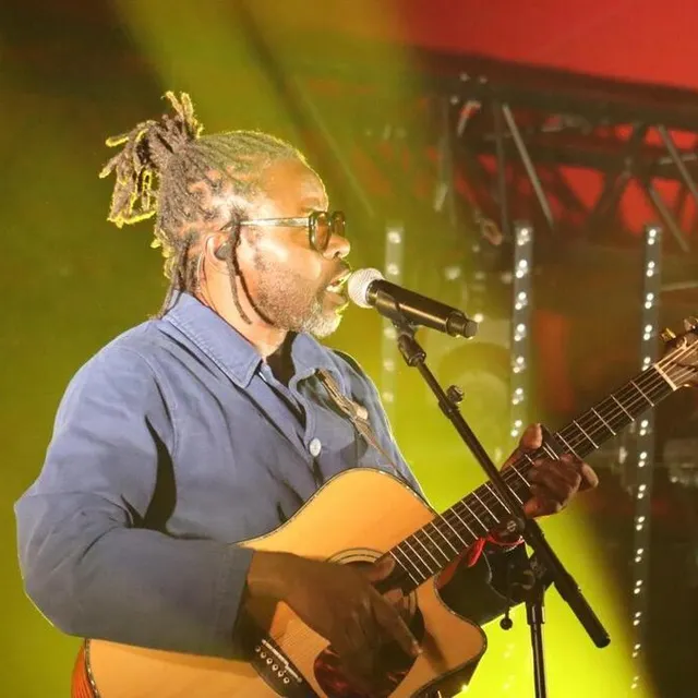 photo l’artiste féfé a mis le feu sous le chapiteau.  ©  ouest-france