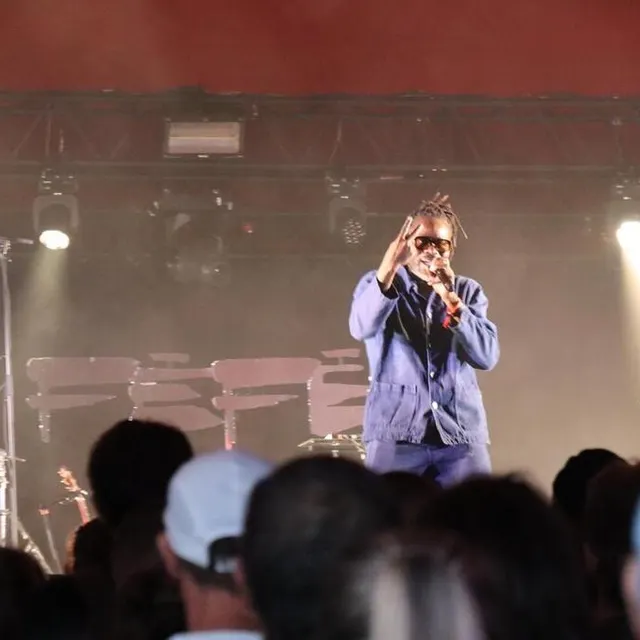 photo féfé a livré un show énergique sous le chapiteau des bichoiseries, ce vendredi 27 juin 2025 à cerisy-belle-étoile, dans l’orne.  ©  ouest-france