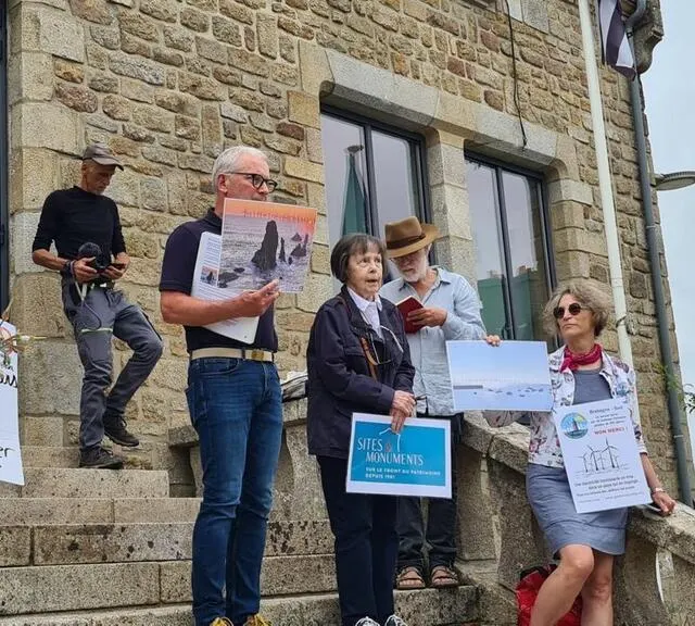 Ce samedi 28 juin 2025, un rassemblement des opposants aux éoliennes flottantes est organisé à Erdeven (Morbihan), commune qui est le point de raccordement vers les lignes électriques de Pluvigner. Ouest-France photo ce samedi 28 juin 2025, un rassemblement des opposants aux éoliennes flottantes est organisé à erdeven (morbihan), commune qui est le point de raccordement vers les lignes électriques de pluvigner. © ouest-france