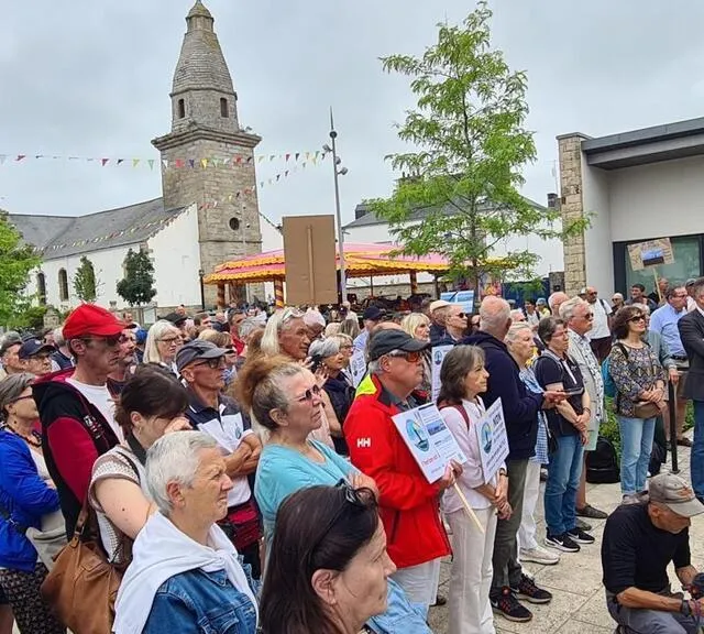 Ce samedi 28 juin 2025, un rassemblement des opposants aux éoliennes flottantes est organisé à Erdeven (Morbihan), commune qui est le point de raccordement vers les lignes électriques de Pluvigner. Ouest-France photo ce samedi 28 juin 2025, un rassemblement des opposants aux éoliennes flottantes est organisé à erdeven (morbihan), commune qui est le point de raccordement vers les lignes électriques de pluvigner. © ouest-france