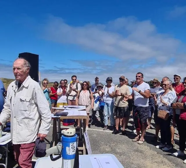 Eugène Riguidel est aussi présent, avec Le soulèvement des pierres. Ouest-France photo eugène riguidel est aussi présent, avec le soulèvement des pierres. © ouest-france