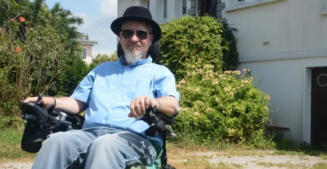 photo  christophe dupuis : « quand je marche, je suis aussi épuisé au bout de 50 mètres que quelqu’un en bonne santé qui aurait parcouru sept kilomètres »  &copy;  antoine humeau 