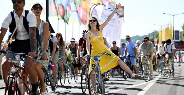photo  samedi 28 juin 2025, à saumur. 1 200 participants ont pris le départ des 35 km, à anjou vélo vintage.  &copy;  co - josselin clair 