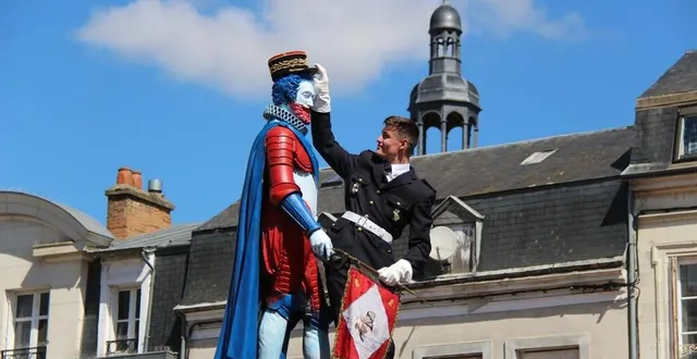 photo  c’est devant une foule très dense que marin bouchard, prix d’honneur 2025 du prytanée national militaire de la flèche (sarthe), a coiffé la statue d’henri-iv du képi du général, avant de tenir son discours sur la place, ce samedi 28 juin 2025.  &copy;  ouest-france 