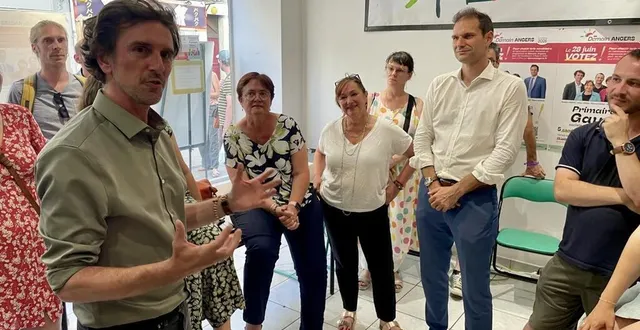 photo  angers, le 28 juin 2025. romain laveau (à gauche), désigné vainqueur, a salué l’esprit de cette primaire où concourraient également (à l’arrière-plan) silvia camara-tombini, céline véron, noam leandri et étienne mater.  &copy;  co 