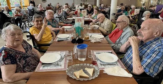 photo  environ 100 personnes ont participé à l’animation.  &copy;  ehpad les 3 vallées 