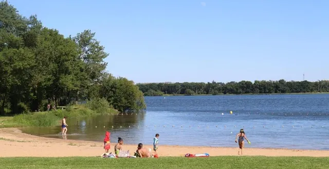 photo  le lac de maine à angers (maine-et-loire) offre un peu de sa fraîcheur chaque été.  &copy;  archives ouest-france 