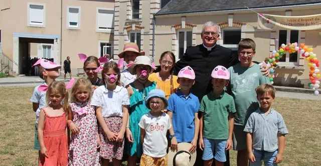 photo  le père christian du halgouët a célébré ses 25 ans d’ordination, ce dimanche 29 juin 2025 à la flèche (sarthe).  &copy;  ouest-france 