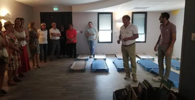 photo  les élus et le personnel des accueils de loisirs du territoire ont pu visiter la salle de repos, faisant partie de l’extension de l’accueil de loisirs des écureuils.  &copy;  ouest-france 