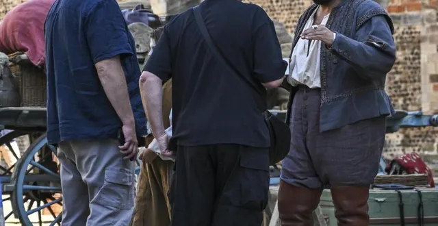 photo  artus lors du tournage au mans, mardi.  &copy;  le maine libre - denis lambert 