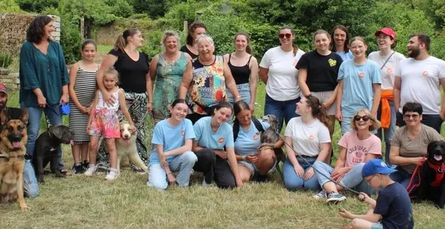 photo  le sourire des participants reflète la convivialité et la réussite de la “balade des 6 pattes”  &copy;  le maine libre 