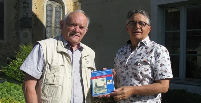 photo  georges bigot, l’auteur, et jean-bernard choplin, le maire.  &copy;  ouest-france 