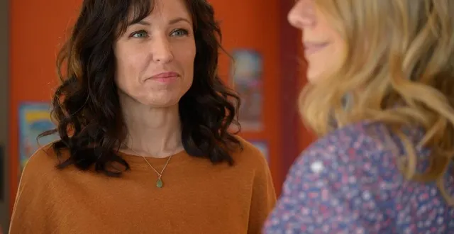 photo  natasha st-pier est charlotte dans « camping paradis ».  &copy;  © françois lefebvre / jla / tf1 