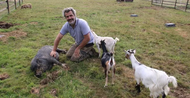 photo  renaud deparis, passionné de nature et d’animaux avec la sauvegarde de race  &copy;  le maine libre 
