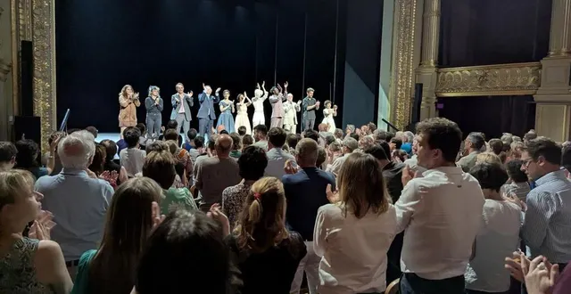 photo  fin de la première représentation de « la réconciliation des deux corées », au festival d’anjou le 26 juin 2025… et standing ovation.  &copy;  ouest-france 