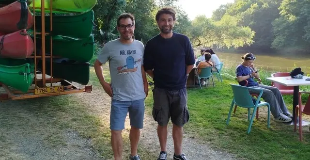 photo  au bord du louet, pierre-alexandre cady et hugo chaumoitre, les deux responsables de la zone du candais, qui comprend camping, guinguette et base de canoë.  &copy;  ouest-france 