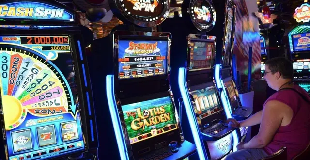 photo  selon une étude, le projet de casino du lion-d’angers pourrait rapporter trois millions d’euros en recettes fiscales annuelles. les deux tiers iraient à la ville, l’autre à la communauté de communes des vallées du haut-anjou.  &copy;  archives ouest-france 