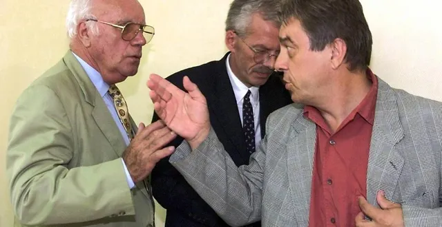 photo  alain pelletier (à gauche) en 2000 lors de son mandat à la tête de la lnb  &copy;  afp 