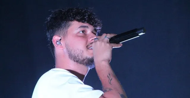 photo  joseph kamel a attiré du monde samedi 28 juin 2025 dans le parc du château de sablé-sur-sarthe.  &copy;  le maine libre 