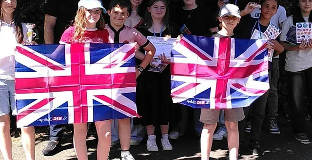 photo  les meilleurs collégiens en anglais ont reçu de cadeaux grâce au big challenge.  &copy;  ouest-france 