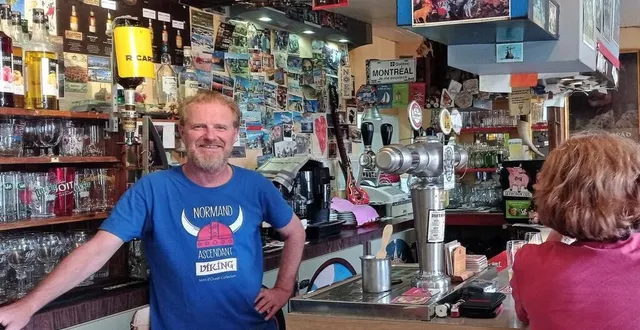 photo  christian bene, organisateur de ce moment de lecture alliant détente et réflexion.  &copy;  ouest-france 