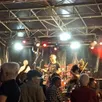 photo  esskalibur, groupe de rock, celtique a fait danser petits et grands lors de la 3e édition de gée’m la musique. organisé en marge de la fête de la musique, l’événement a réuni entre 400 et 500 participants et s’est clôturé par le set du dj papou. 
