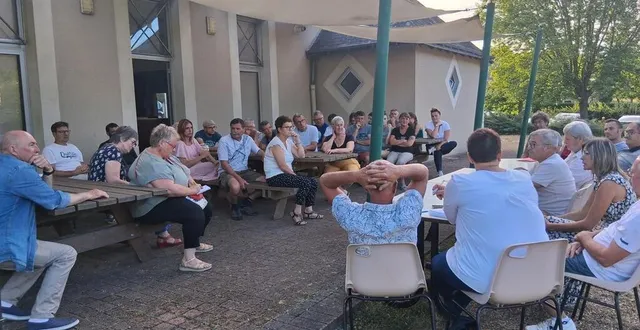 photo  les bénévoles apportent leurs idées à la préparation du comice.   &copy;  le maine libre 