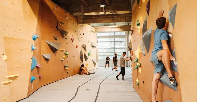 photo  comme ici dans une salle arkose à nanterre, les difficultés sont multiples.  &copy;  photo pietro sambuy 