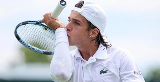 photo  arthur cazaux a rejoint le second tour de wimbledon après sa victoire face à adam walton.  &copy;  adrian dennis / afp 