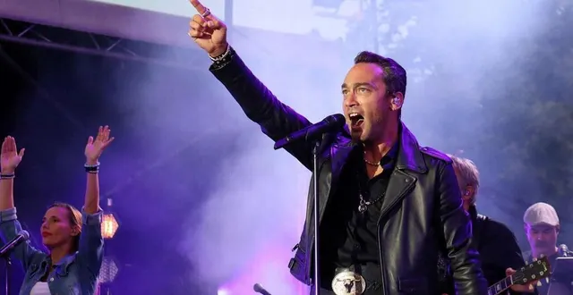 photo  jean-baptiste guégan sur la scène du festival de la saint-loup à guingamp, en août 2022.  &copy;  archives ouest-france 